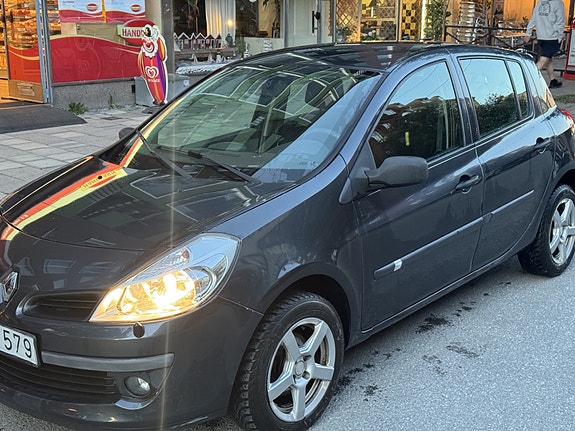 Renault Clio 3 of 6