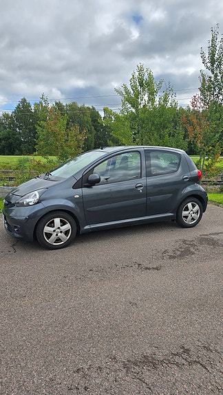 Toyota Aygo 5 of 7