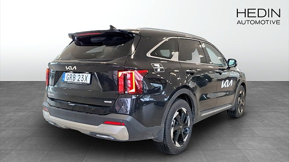 Kia Sorento 2 of 9
