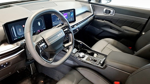 Kia Sorento 3 of 9