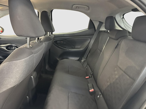 Toyota Yaris 8 of 12