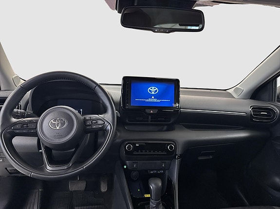 Toyota Yaris 9 of 12