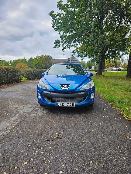 Peugeot 308 2 of 6