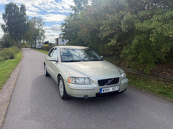 Volvo S60 2 of 8