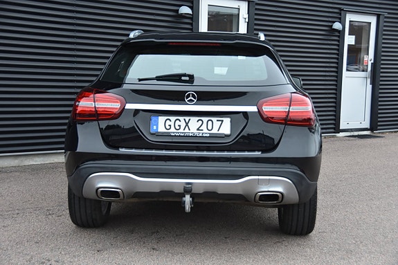 Mercedes-Benz GLA200 6 of 18