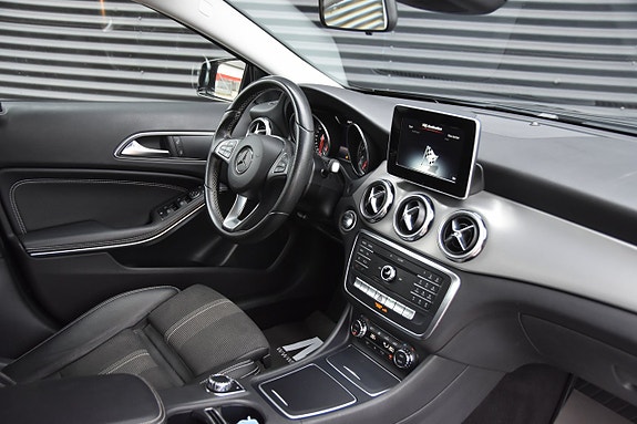 Mercedes-Benz GLA200 9 of 18