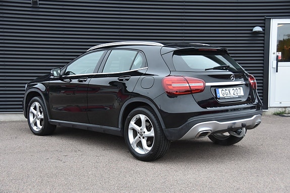 Mercedes-Benz GLA200 4 of 18