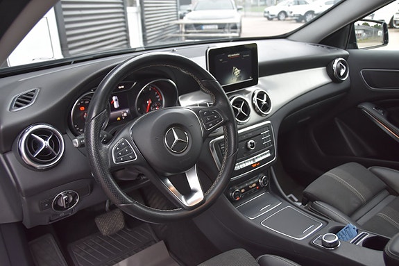 Mercedes-Benz GLA200 13 of 18