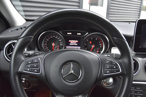 Mercedes-Benz GLA200 14 of 18