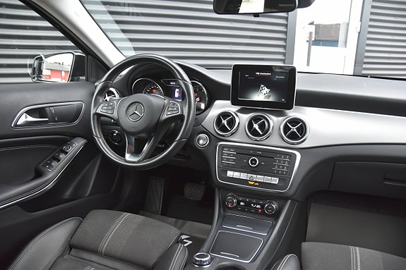 Mercedes-Benz GLA200 12 of 18