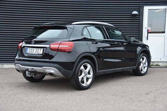 Mercedes-Benz GLA200 7 of 18