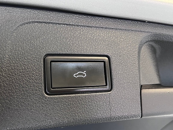 Volkswagen Passat Alltrack 13 of 28