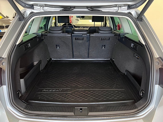 Volkswagen Passat Alltrack 12 of 28