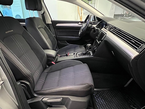 Volkswagen Passat Alltrack 15 of 28