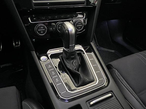 Volkswagen Passat Alltrack 18 of 28