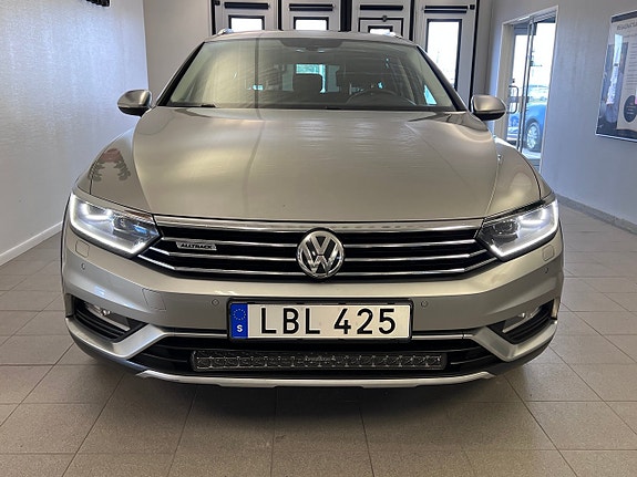 Volkswagen Passat Alltrack 3 of 28