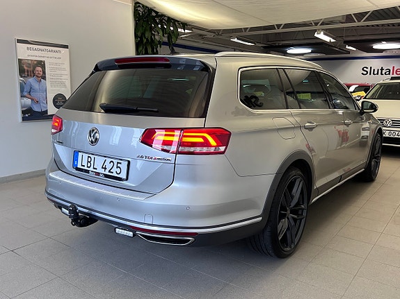 Volkswagen Passat Alltrack 10 of 28