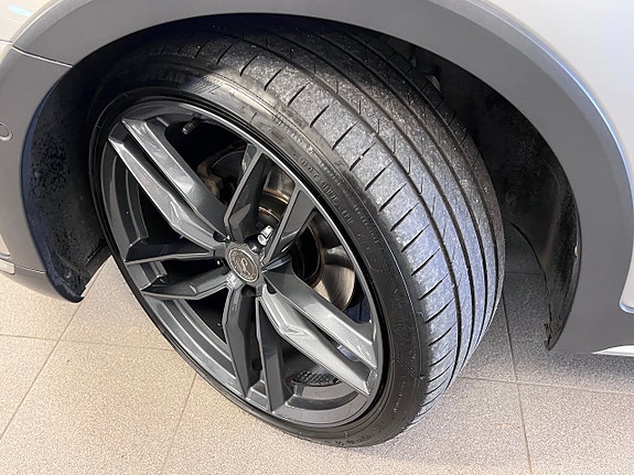 Volkswagen Passat Alltrack 2 of 28