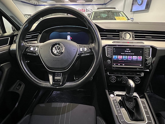 Volkswagen Passat Alltrack 17 of 28