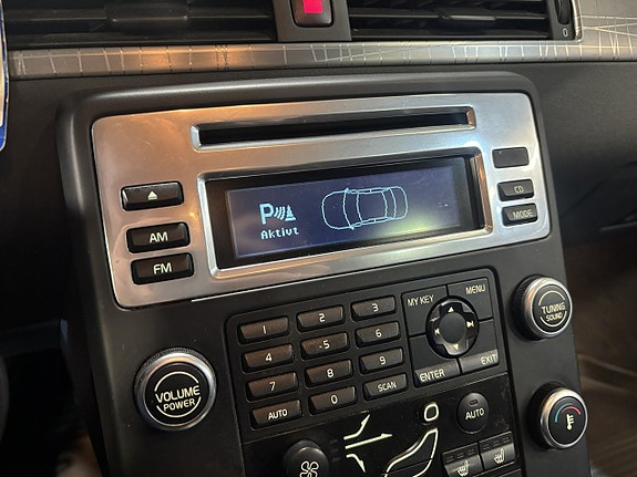 Volvo XC70 12 of 24