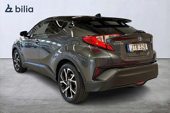 Toyota C-HR 2 of 21
