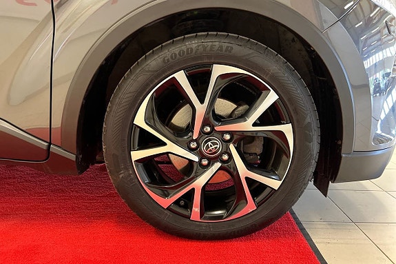 Toyota C-HR 17 of 21