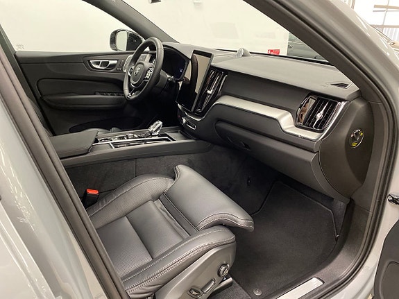 Volvo XC60 15 of 30