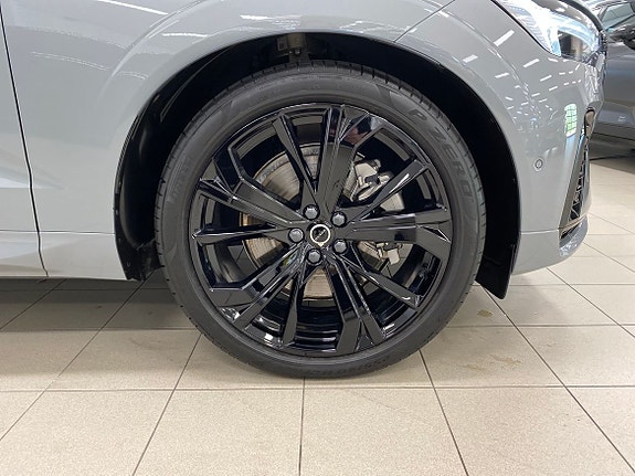 Volvo XC60 6 of 30