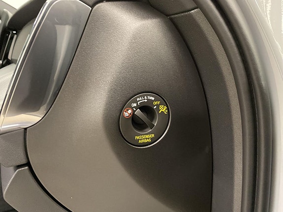 Volvo XC60 17 of 30