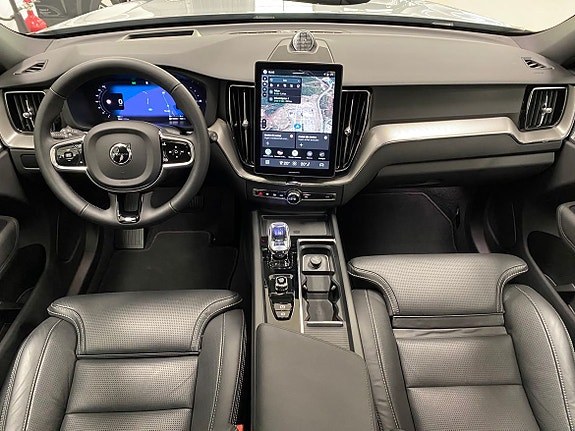 Volvo XC60 11 of 30