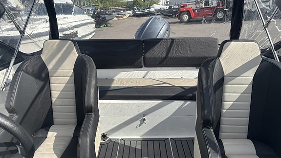 Finnmaster R5 -23 med Yamaha F 100 LB -22 3 of 6