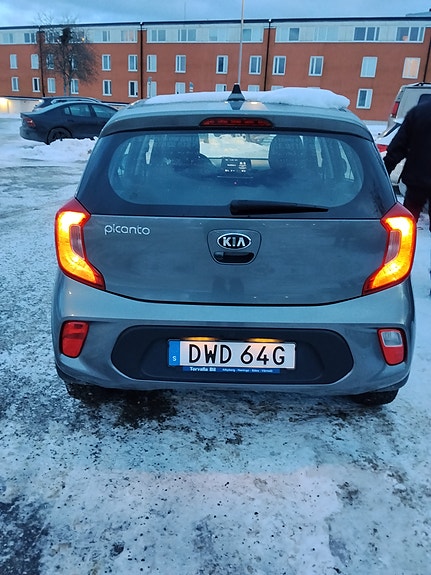 Kia Picanto 2 of 5