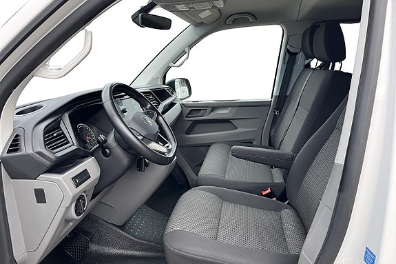 Volkswagen Caravelle 8 of 20