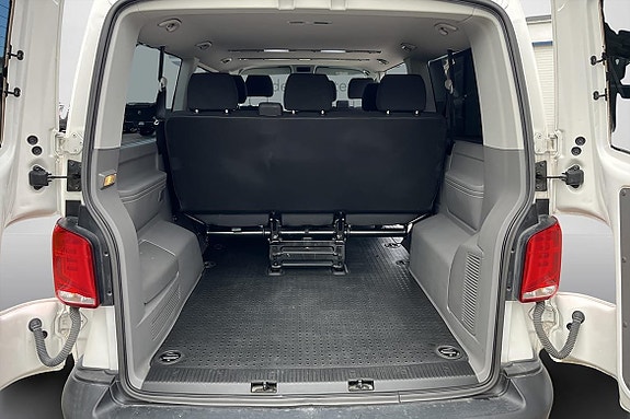 Volkswagen Caravelle 19 of 20