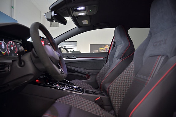 Volkswagen Golf I 21 of 27