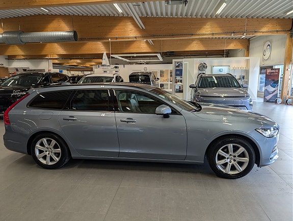 Volvo V90 2 of 15