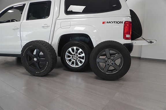 Volkswagen Amarok 12 of 12