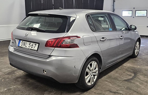Peugeot 308 2 of 13