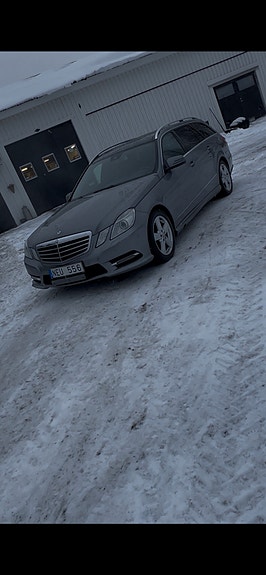 Mercedes-Benz E250 3 of 5