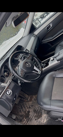 Mercedes-Benz E250 4 of 5