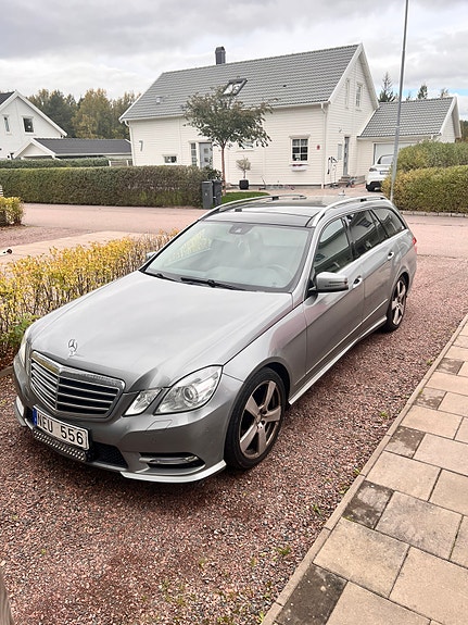 Mercedes-Benz E 250 2 of 5