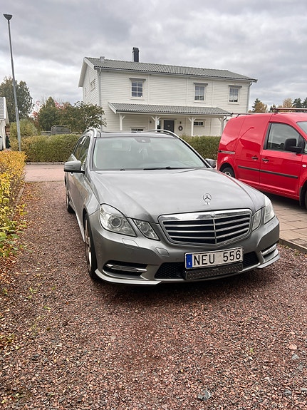 Mercedes-Benz E 250 3 of 5