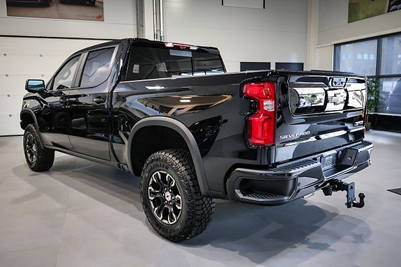 Chevrolet Silverado EV 3 of 30