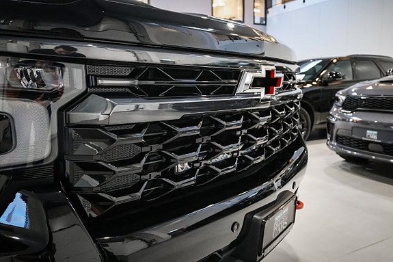 Chevrolet Silverado EV 10 of 30