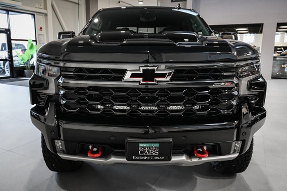 Chevrolet Silverado EV 2 of 30