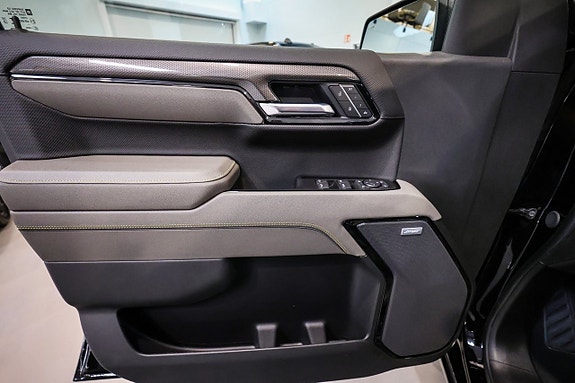 Chevrolet Silverado EV 28 of 30