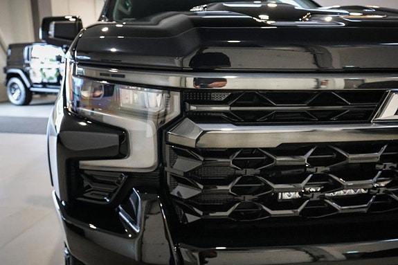 Chevrolet Silverado EV 9 of 30