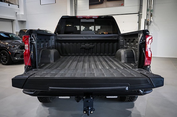 Chevrolet Silverado EV 8 of 30