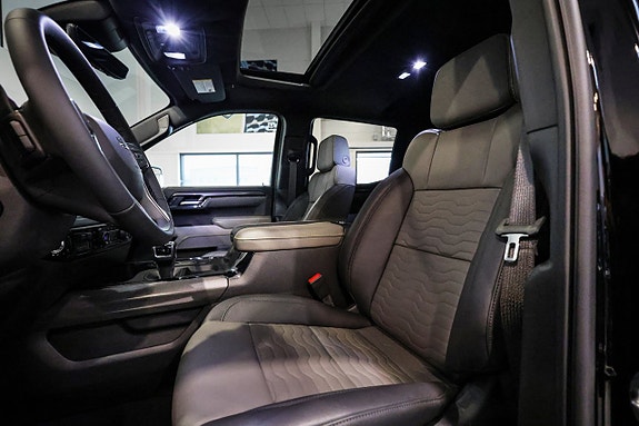 Chevrolet Silverado EV 18 of 30