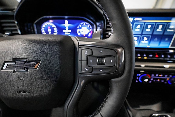 Chevrolet Silverado EV 26 of 30